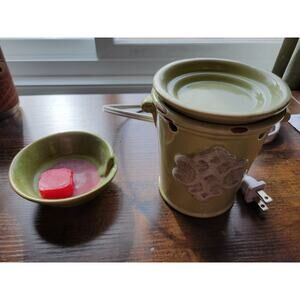 Rimports SM-002 Green Plug-In Wax Melts/Warmer w/extra Scentsy Tray